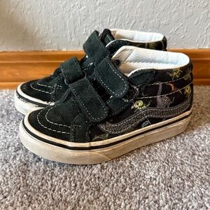 Vans Kids Black High-Top Sneakers with Colorful Dinosaur Print